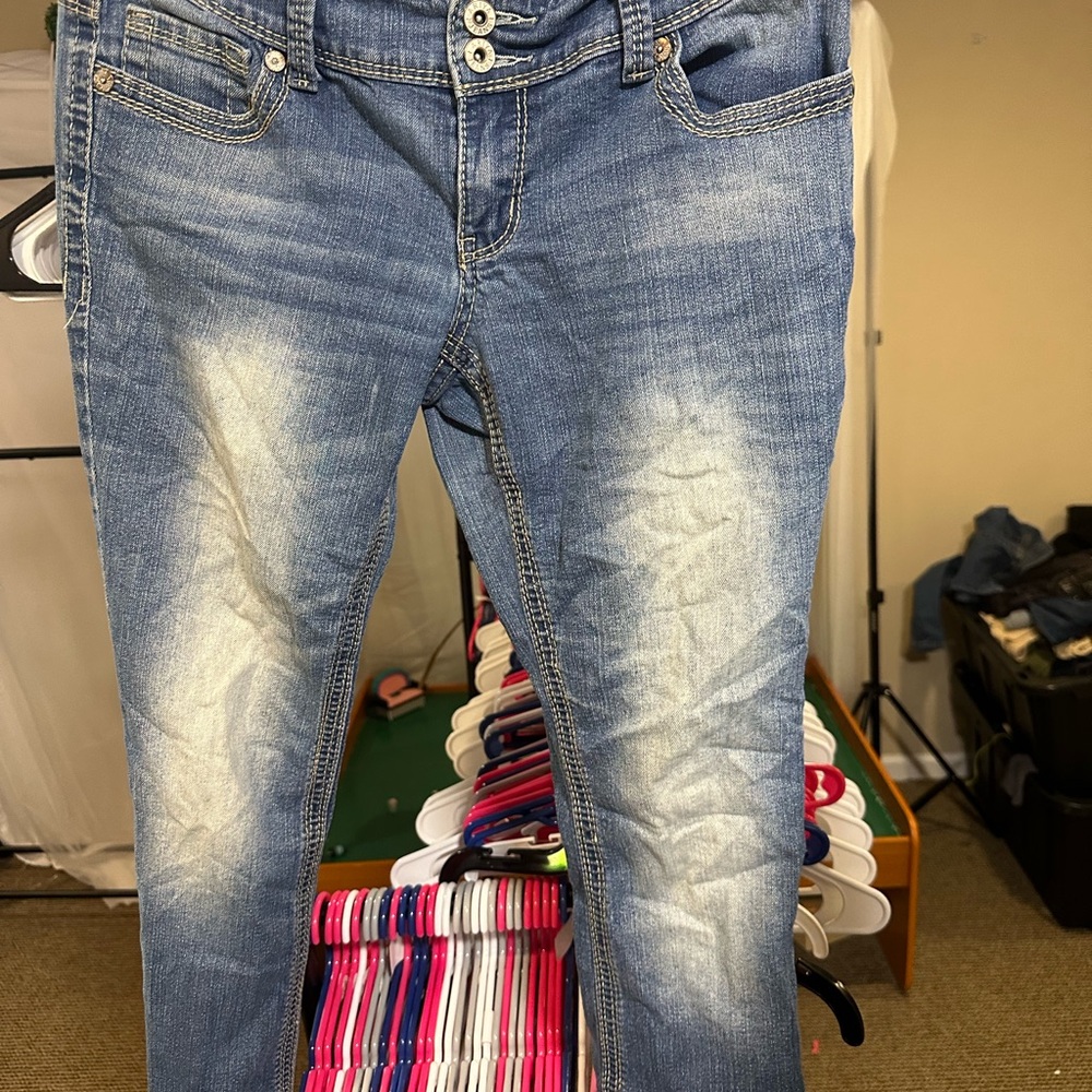 Women’s Light Wash Skinny Jeans with Whiskering